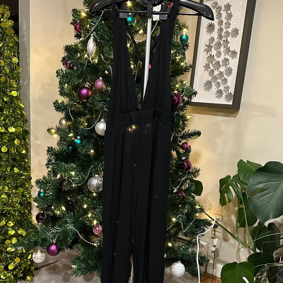*LULUS* Black Convertible Halter Tie Ankle Cuff Jumpsuit Size Large - Picture 4 of 9